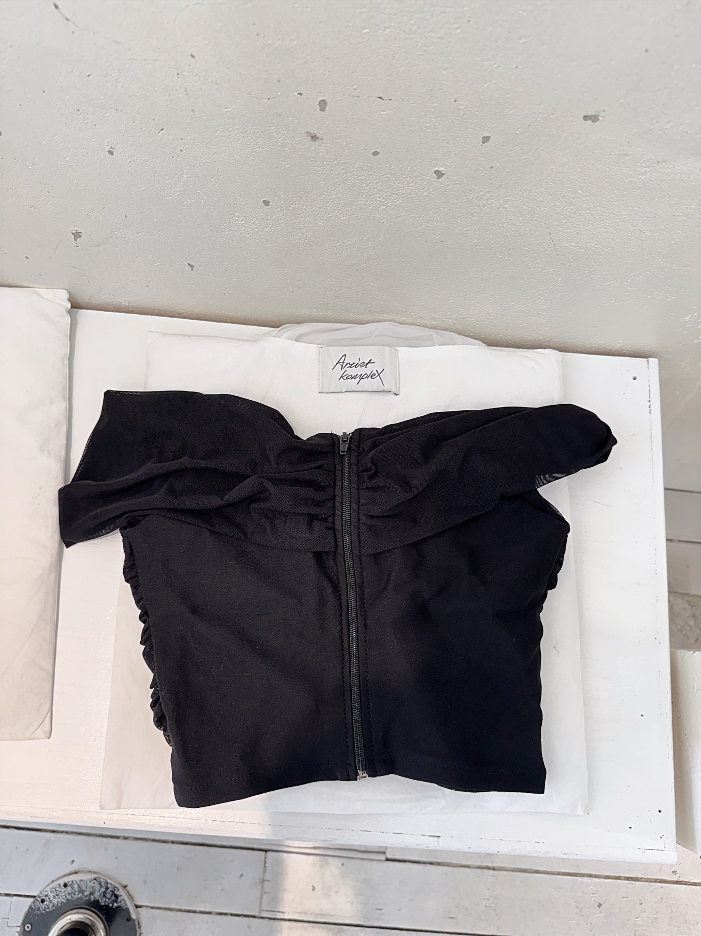 Air ribbon top