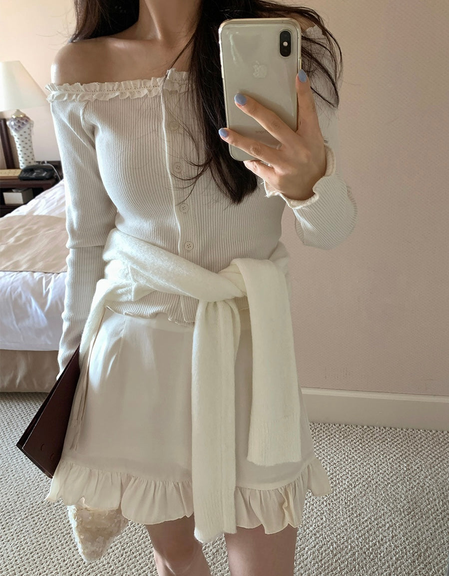 Floor off-shoulder tee