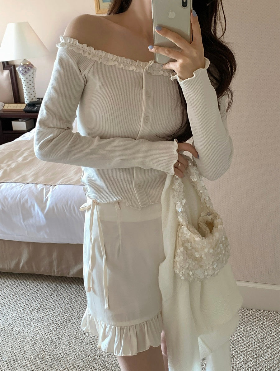 Floor off-shoulder tee